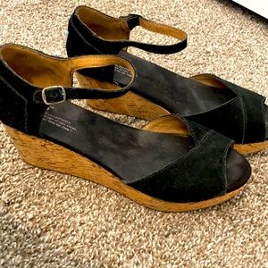 🌹Tom’s Wedge Black suede and cork sandals